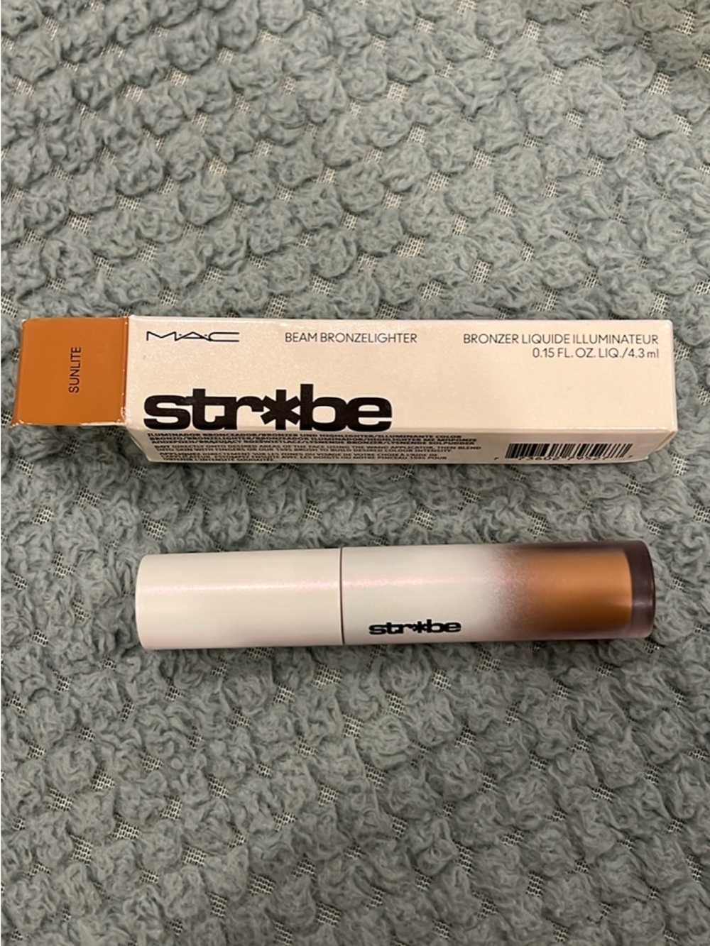 MAC Cosmetics Strobe Beam Bronzelighter - White & Bronze Packaging